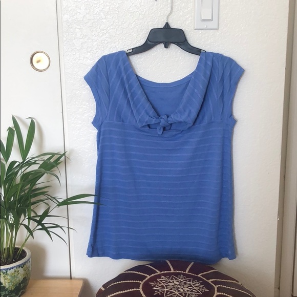 Blue top with small open back - Picture 3 of 5